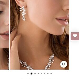Ellee Couture Elegant Pearl & Crystal Drop Earrings - White